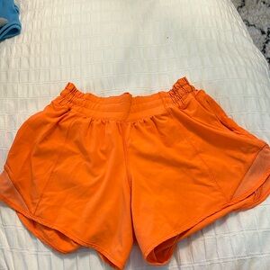 lululemon hotty hot shorts 4”